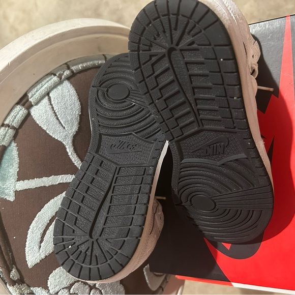 Air Jordan 1 Retro High OG - Picture 6 of 9